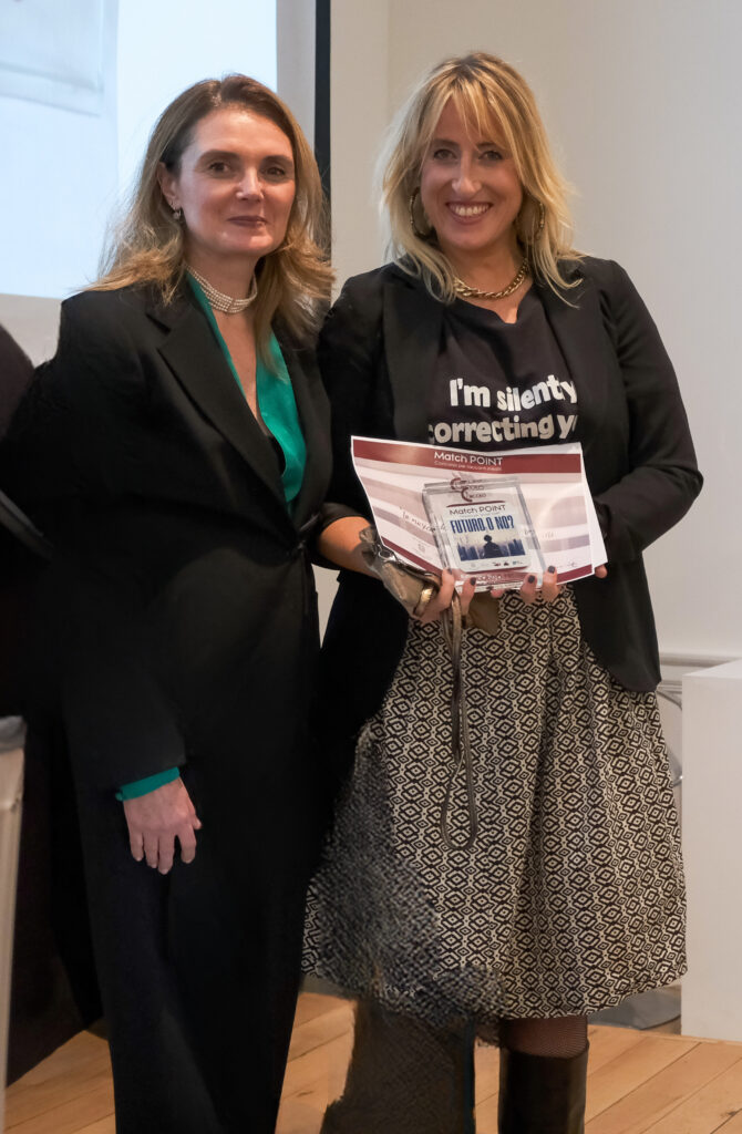 Vice Ambasciatrice Marina Smimmo premia Alessia Piermarini_La musica dentro